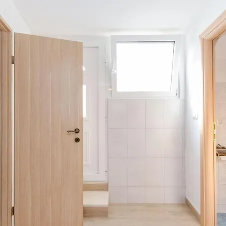 Ane Apartment *