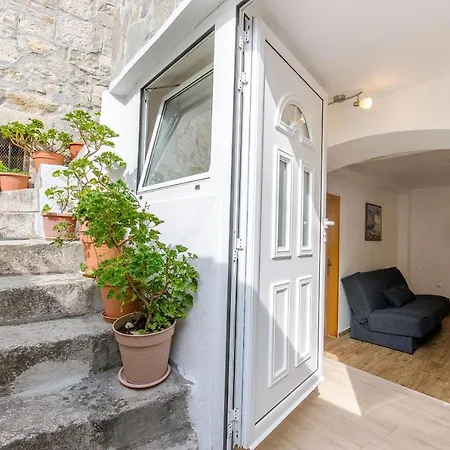 Apartment Ane Split